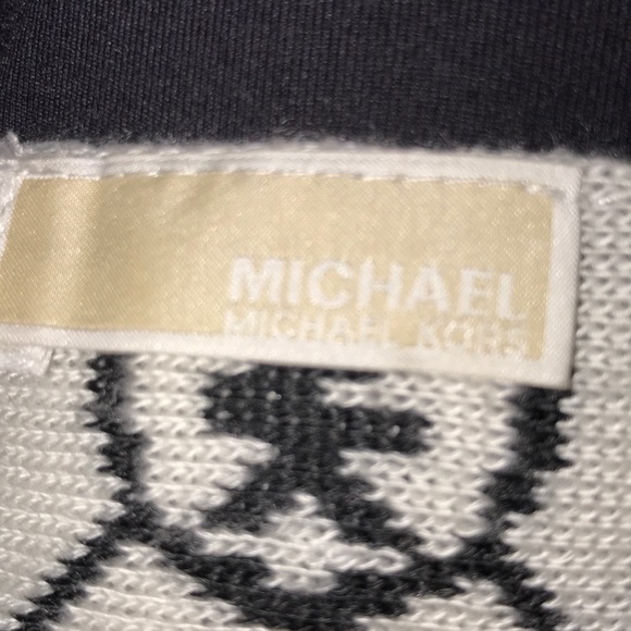 Reversible MK Logo Scarf - Picture 7 of 10
